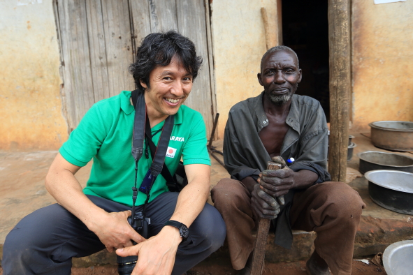 Nakanishi visiting Africa.