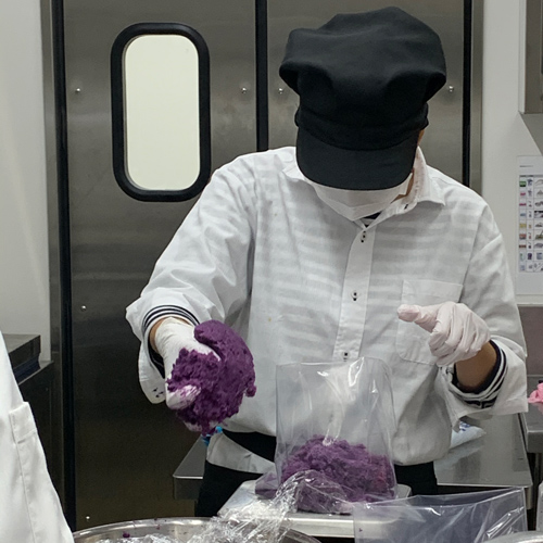 Chef preparing food to freeze in the Rapid Freezer.