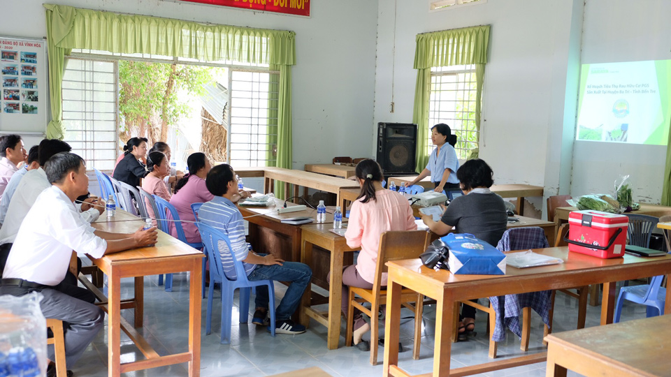 Meeting with farmers in Ben Tre.